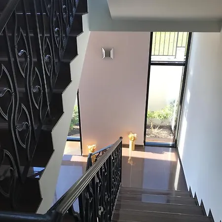 빌라 Luxury House On Buzhaka