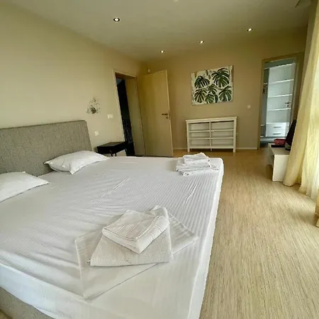 Luxury House On Buzhaka וילה *